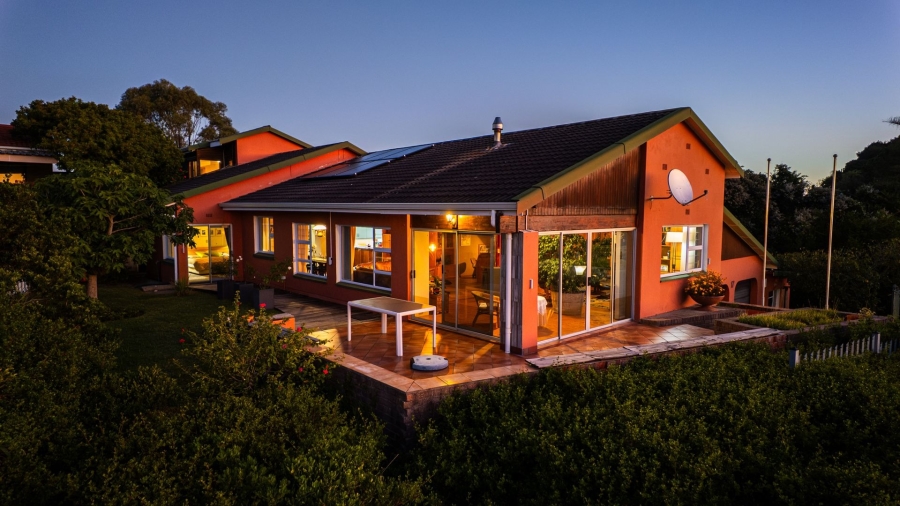 4 Bedroom Property for Sale in Kingfisher Creek Western Cape